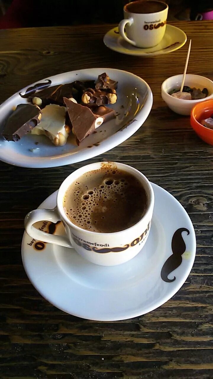 Красивый кофе дома фото #coffee #turkishcoffee #chocolate #withtwinsis Food design, Food, Yummy food