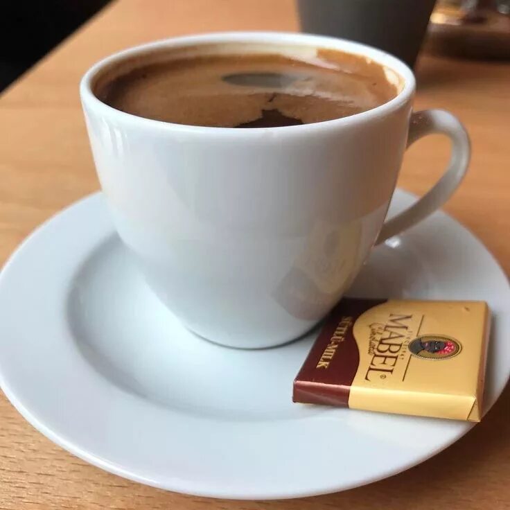 Красивый кофе дома фото Sabah kahvesi candır hele minik bir çikolata varsa yanında kahve içmek için baha