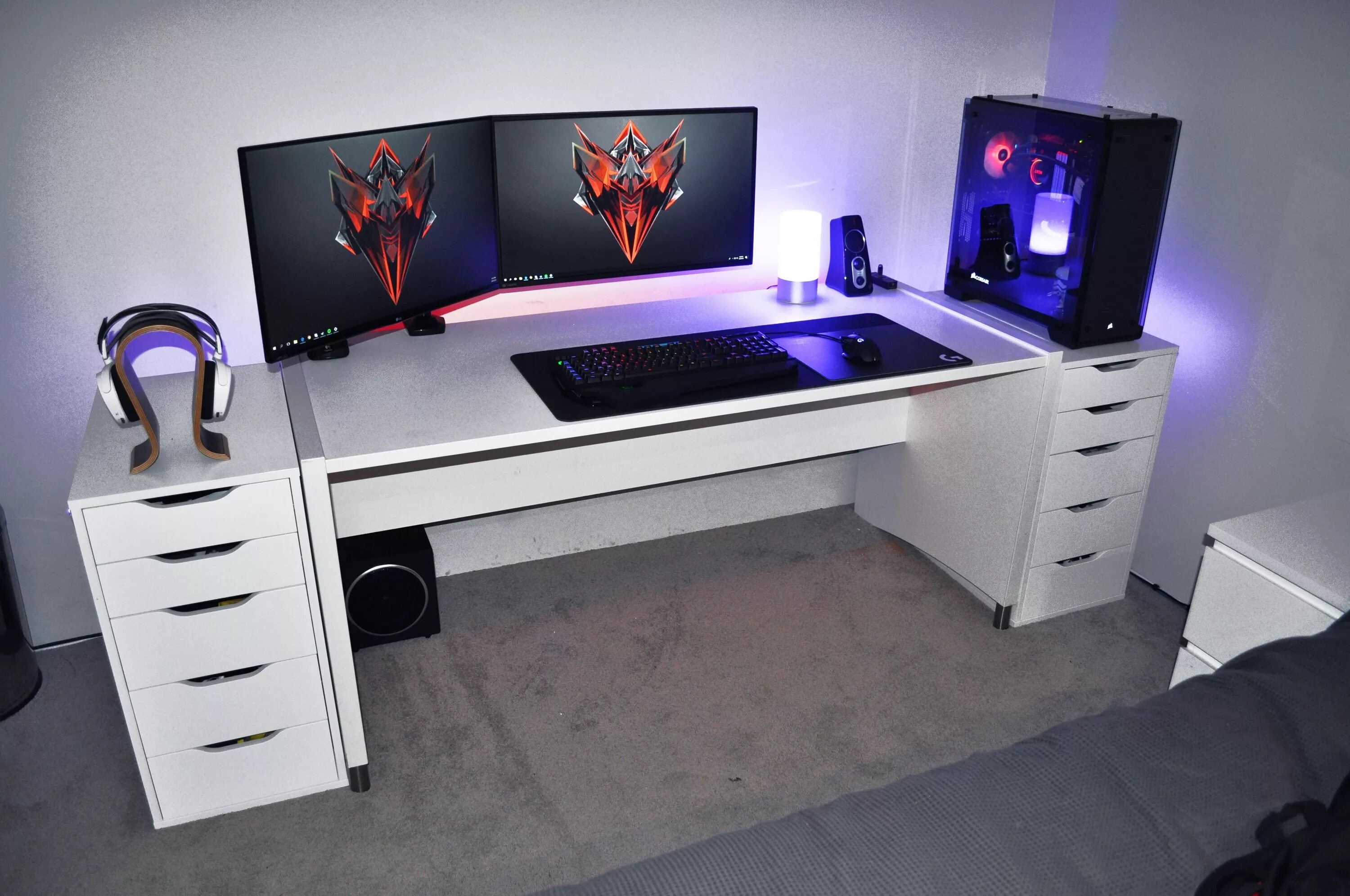 Красивый компьютерный стол фото Removed the desks two middle drawers and added more RGB! Computer desk setup, Sm