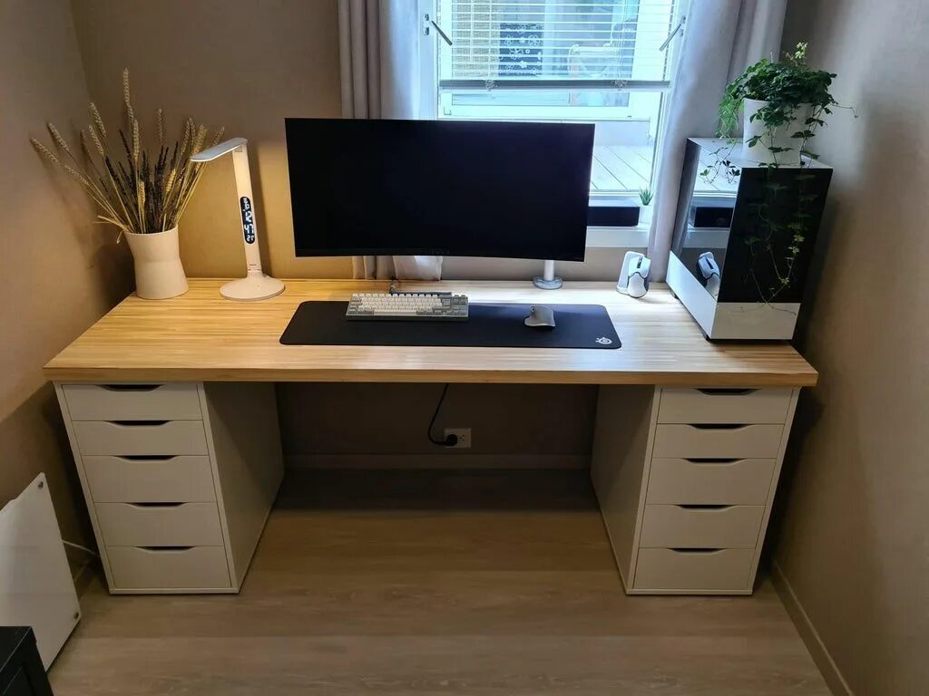 Красивый компьютерный стол фото My battlestation Home office setup, Battlestation, Gaming room setup