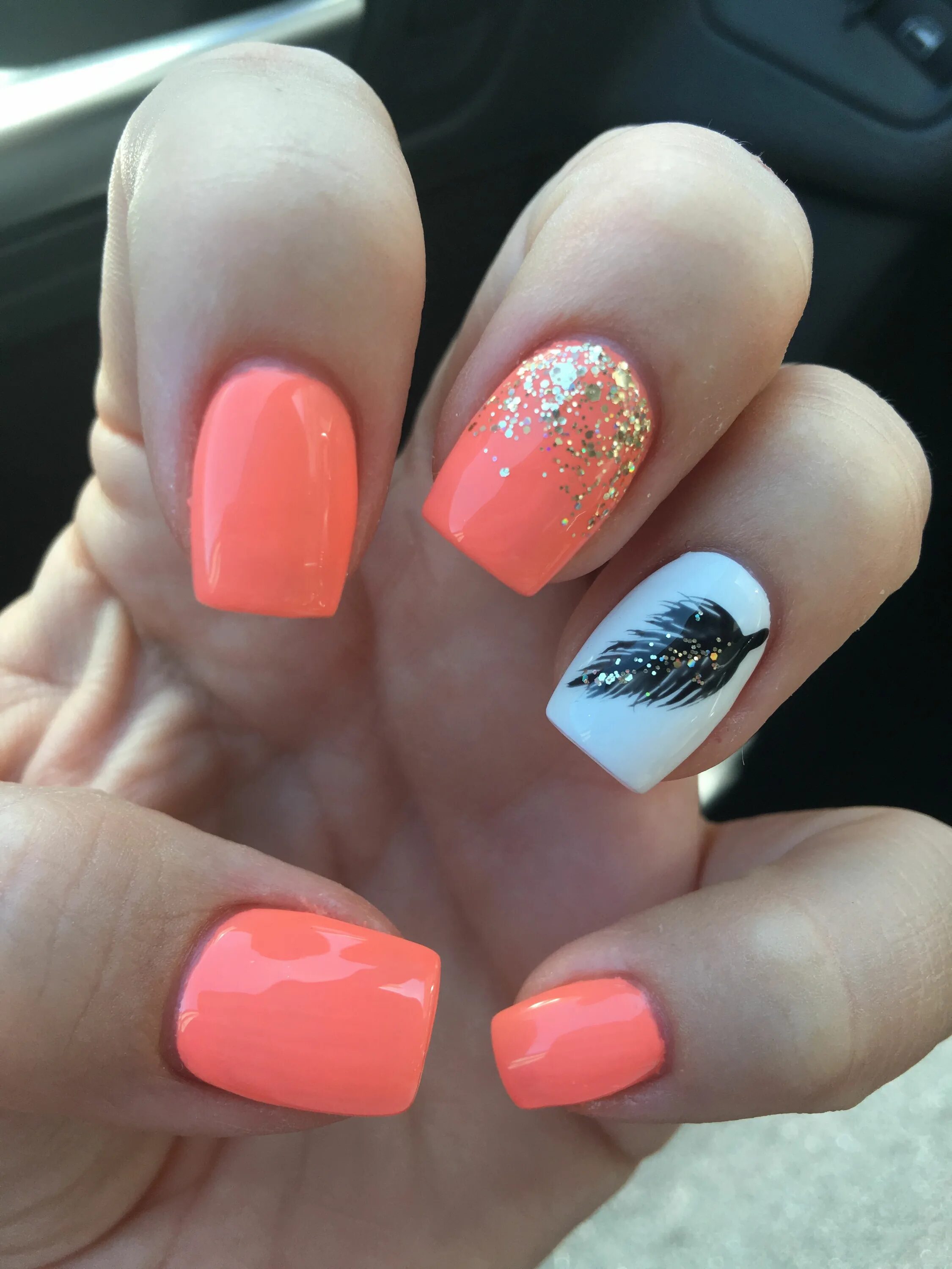 Красивый коралловый маникюр Coral nails with gold glitter; white and black hand painted feather accent nail.
