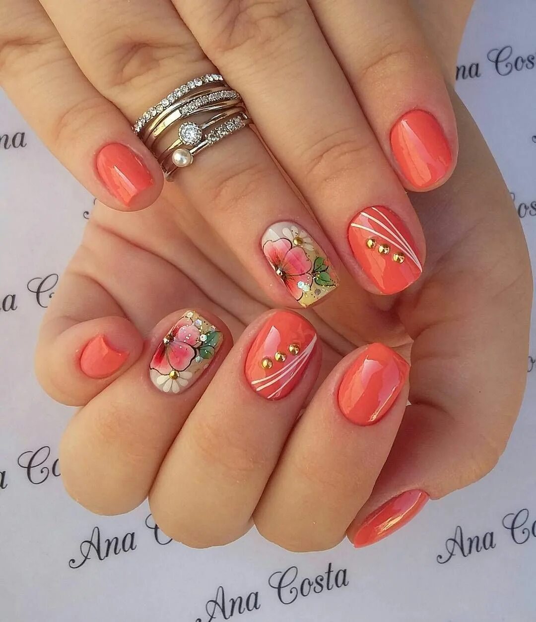 Красивый коралловый маникюр Coral manicure with rhinestones nails Fall nail art designs, Nail art designs, O