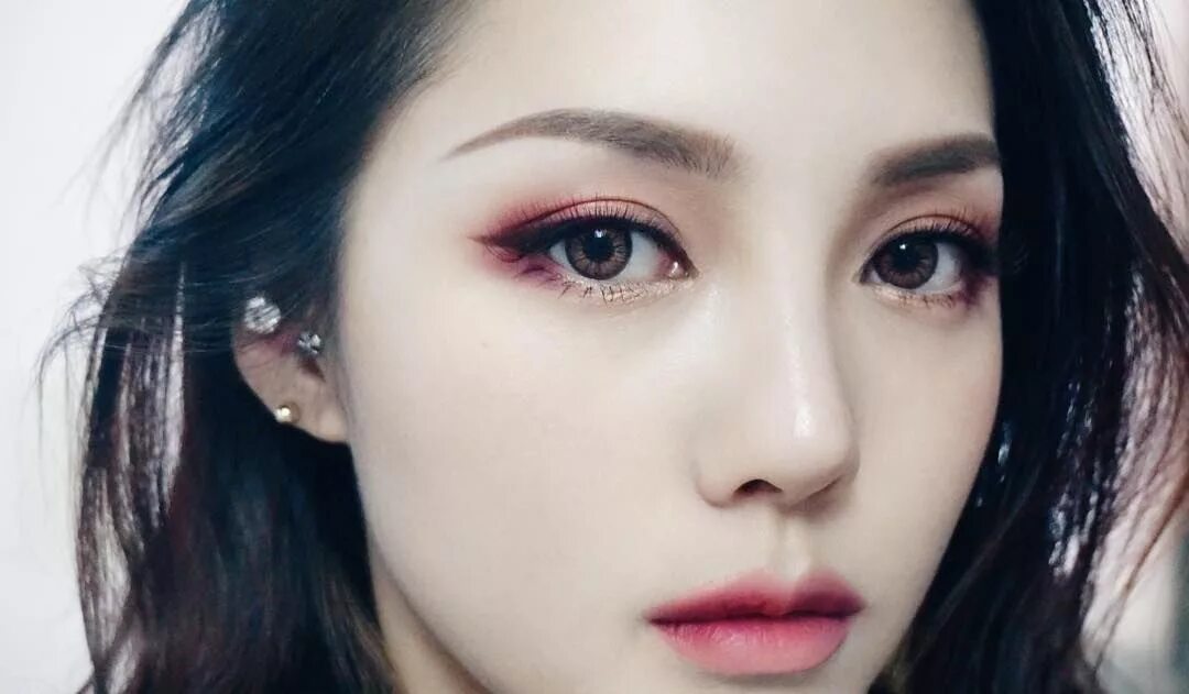 Красивый корейский макияж на русские глаза @lostinveins Burgundy makeup, Pony makeup, Asian makeup