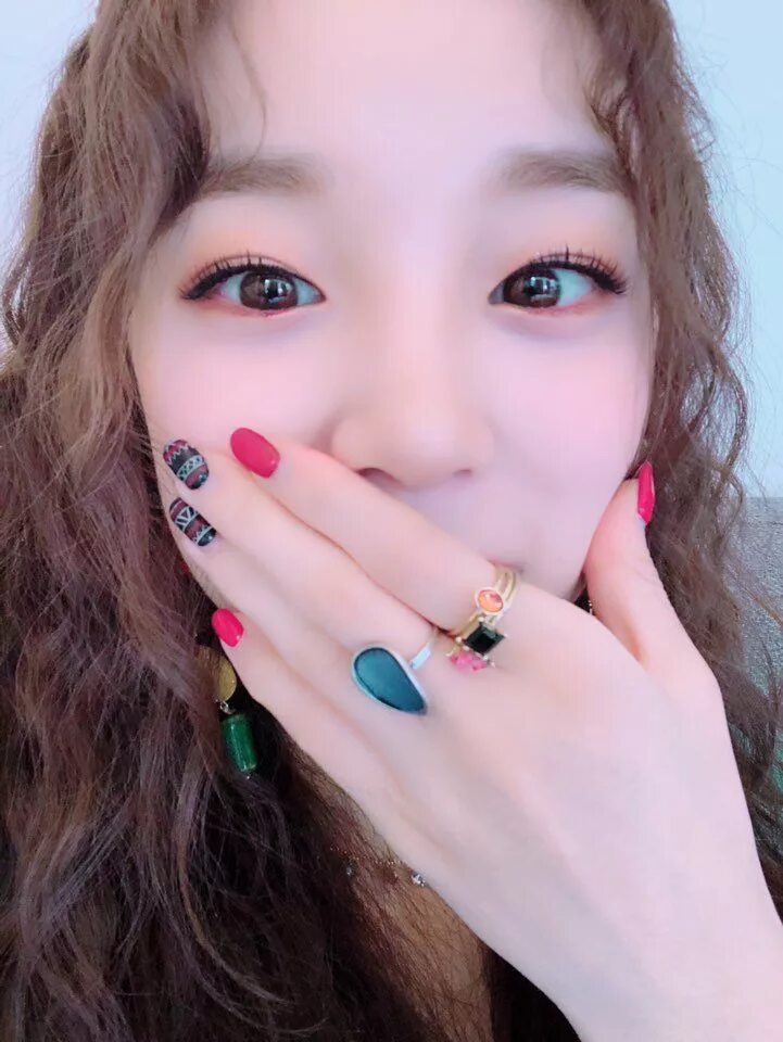 Красивый корейский маникюр G)I-IDOL Yuqi --- #여자아이들 #G_I_DLE #I_am #LATATA #우기 #Yuqi 아이들, 온라인 카지노, 거들