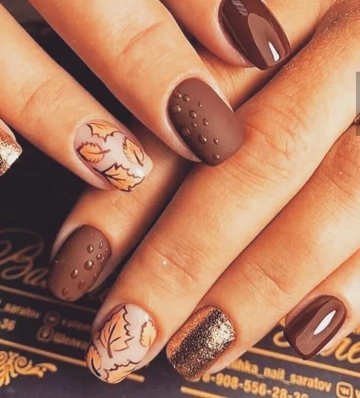 Красивый коричневый маникюр с дизайном Pin on Beauty Thanksgiving nails, Fall leaves nail art, Nail manicure