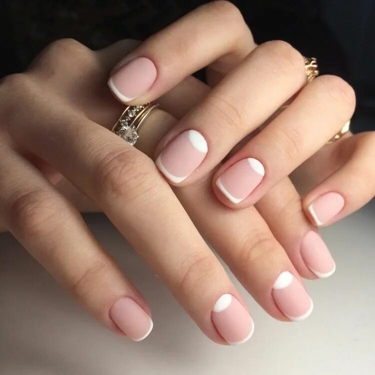 Красивый короткий маникюр 2023 Как сделать лунный маникюр самостоятельно Nails, Nude nails, Manicure