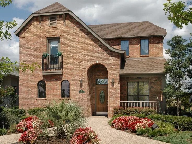 Красивый коттедж из кирпича фото Beautiful Color Country Home Exterior with Brick Wall House exterior, Exterior b