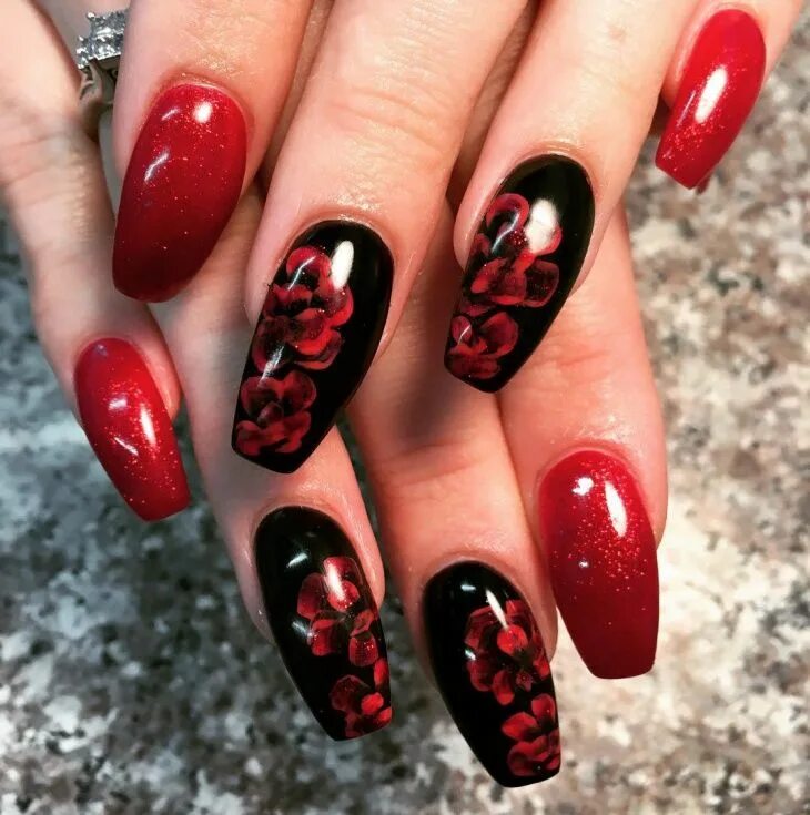 Красивый красно черный маникюр с дизайном Pin on MANUCURE DE RÊVES Red nail designs, Coffin nails designs, Red acrylic nai