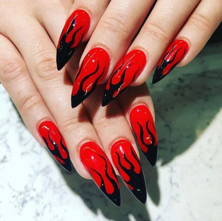 Красивый красно черный маникюр с дизайном We Heart It Gothic nails, Goth nails, Fire nails