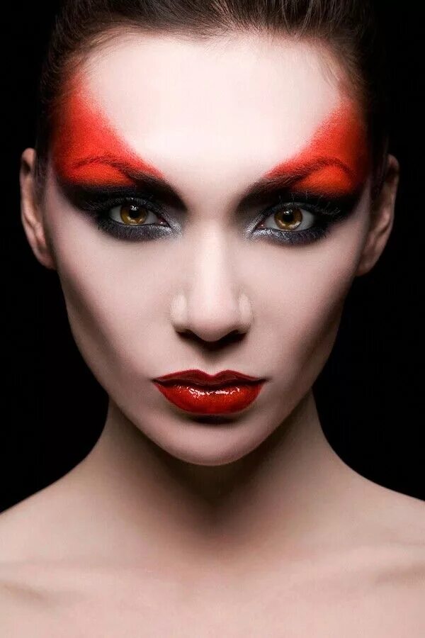 Красивый красный макияж Pin by Marianne Heitman on PHotography Makeup, Makeup inspiration, Phoenix makeu