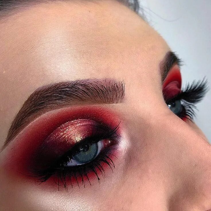 Красивый красный макияж глаз @eeerinr --- Products used @juviasplace festival palette Red eye makeup, Red eye