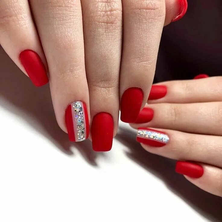 Красивый красный маникюр дизайн на квадратный nails red Гвоздь, Дизайнерские ногти, Маникюр