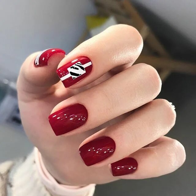 Красивый красный маникюр на короткие ногти Маникюр Воронеж Гель лак on Instagram: "Zebra&Red Nails, Red nails, Nail photos