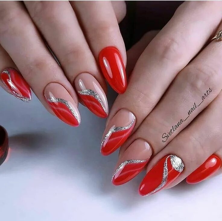 Красивый красный маникюр с дизайном Pin on Köröm Téli Acrylic nail designs, Red acrylic nails, Manicure