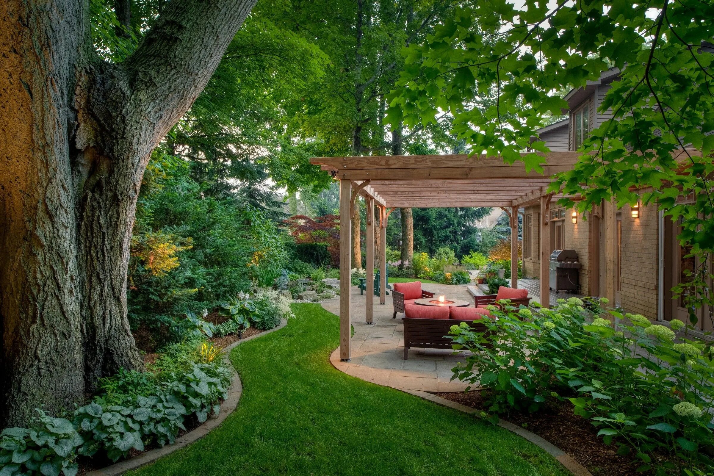 Красивый ландшафт на даче фото Luxury Landscaping Toronto & GTA - Partridge Fine Landscapes Backyard landscapin