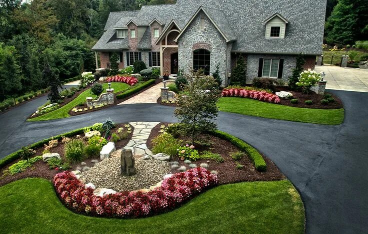 Красивый ландшафтный дизайн дома фото Large estate landscape design and build. Long tree-lined driveway leading to a c