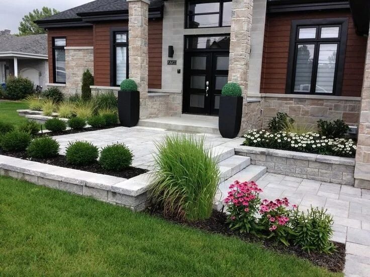 Красивый ландшафтный дизайн в частных HugeDomains.com Front house landscaping, House landscape, Home landscaping