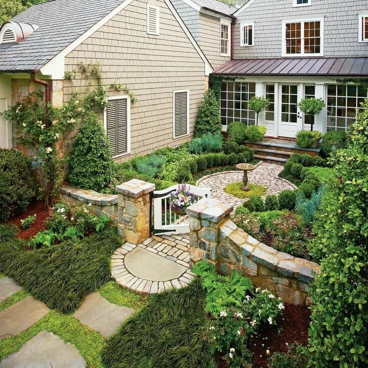 Красивый ландшафтный дизайн в частных The Best Gardens Across The South Courtyard gardens design, Courtyard landscapin
