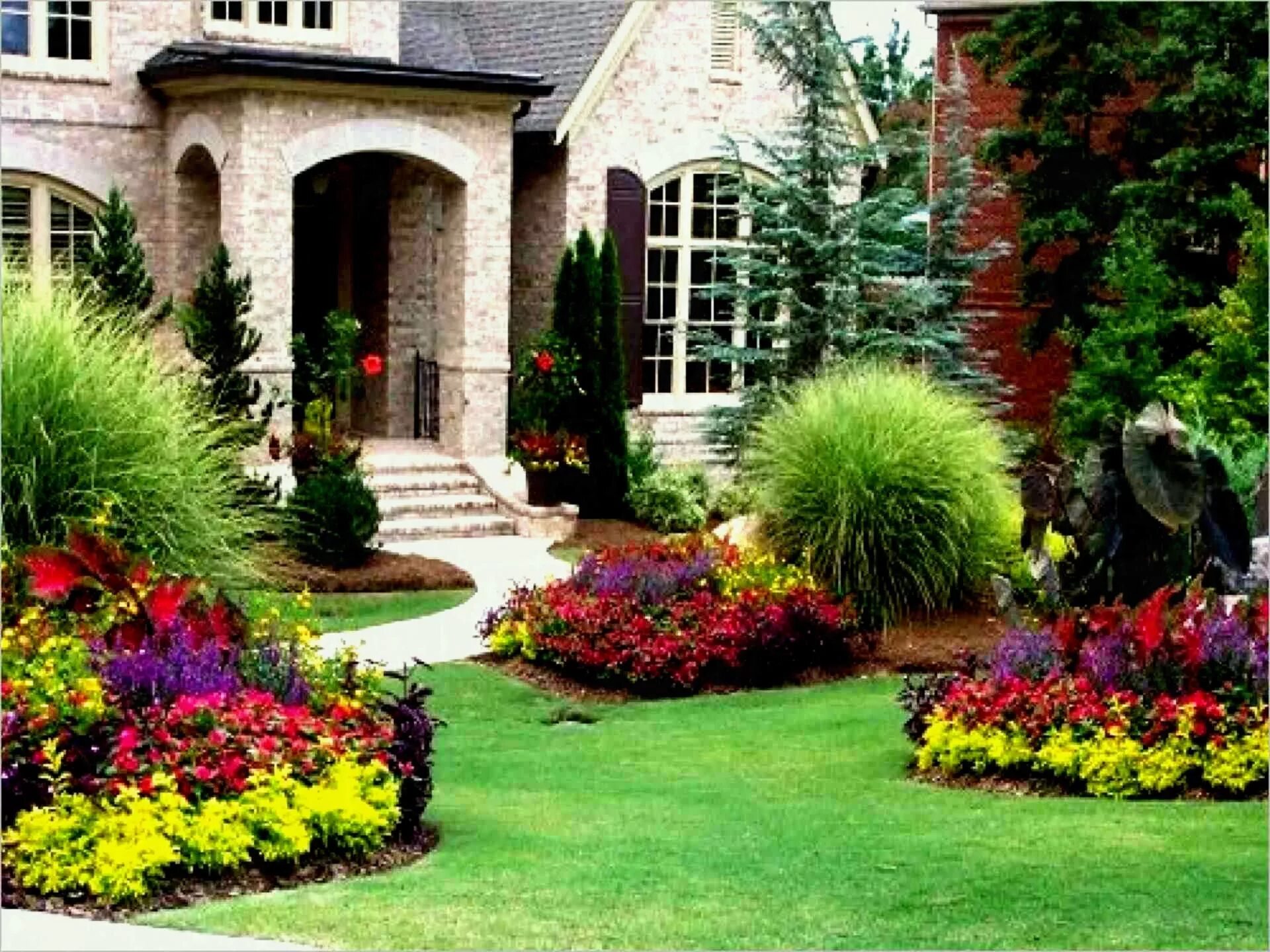 Красивый ландшафтный дизайн в частных домах Small flower garden in front of house House landscape, Small yard landscaping, S