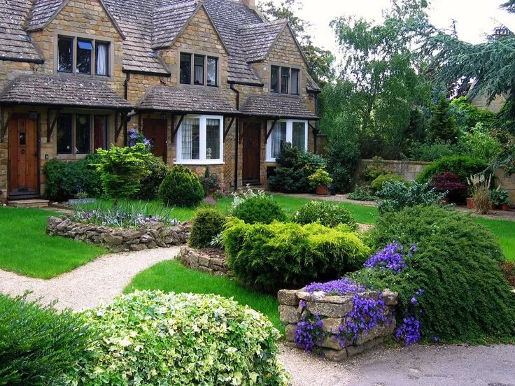 Красивый ландшафтный дизайн в частных домах Broadway, Cotswolds, Worcestershire Cottage garden, Porch and terrace, Manor gar
