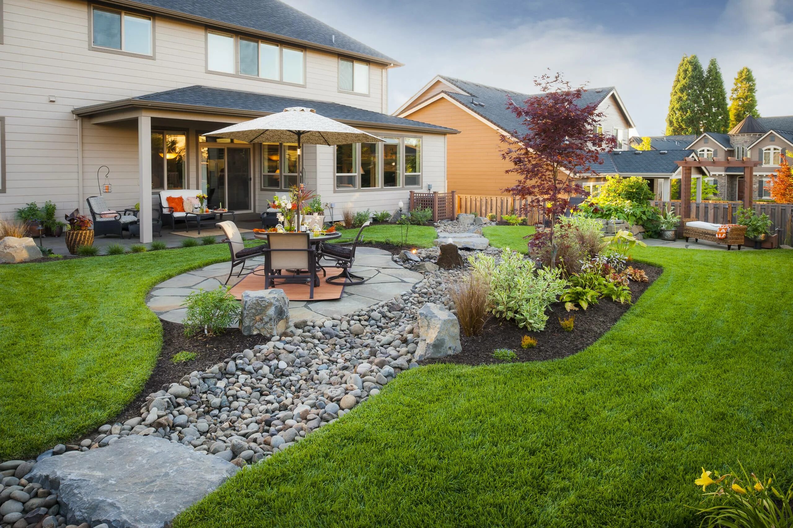 Красивый ландшафтный дизайн загородного дома 23 River Rock Landscaping Ideas for Your Garden & Yard, River Rocks - reachpartn