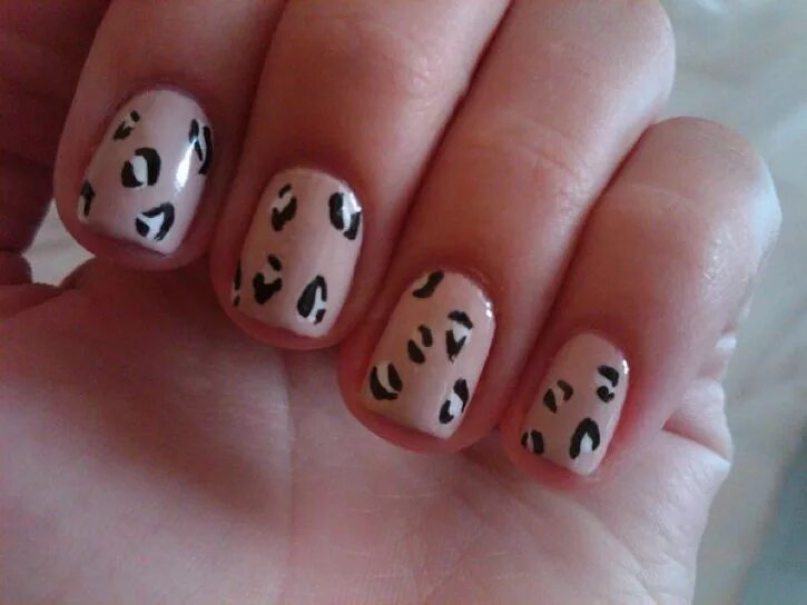 Красивый легкий маникюр на короткие Nail Files: Be Bon Voyage Ready Simple nail designs, Leopard print nails, Simple