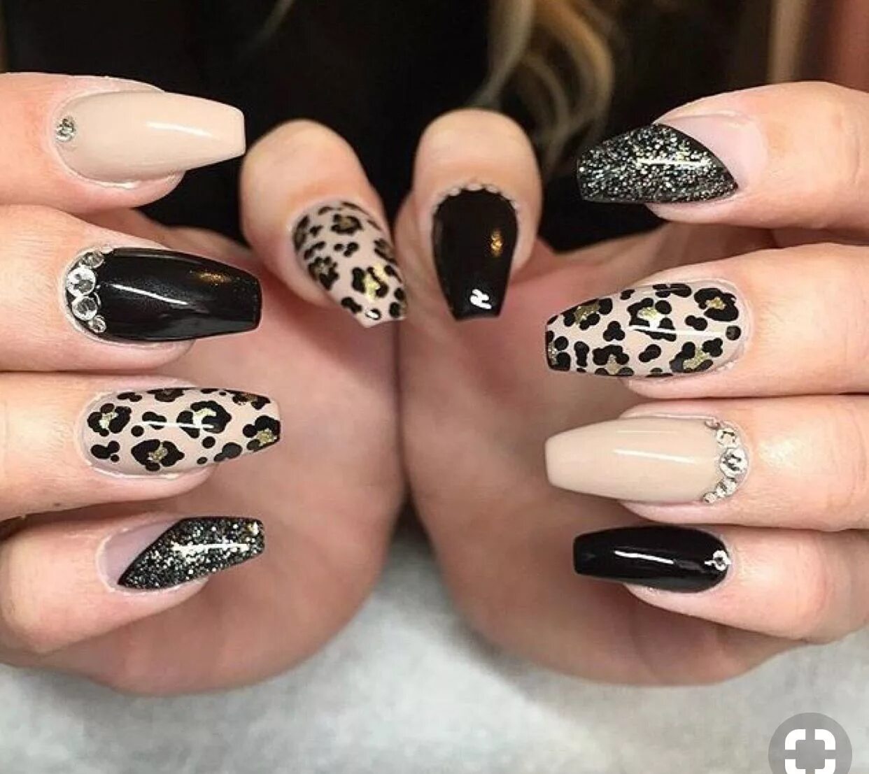 Красивый леопард маникюр Pin by helen MrsH on animal print nails Leopard print nails, Cheetah nail design
