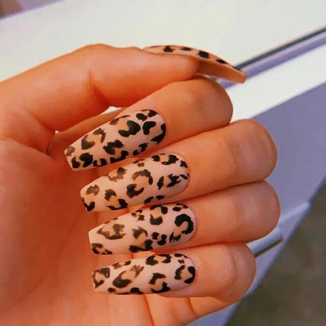 Красивый леопардовый маникюр This item is unavailable - Etsy Ongles beiges, Ongles swarovski, Ongles jaunes