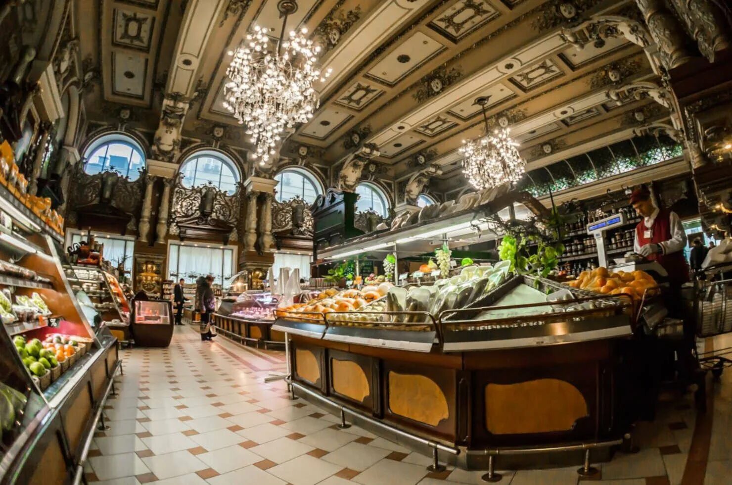 Красивый магазин фото Lafayette, отель на Тверской улице в Москве - Zoon