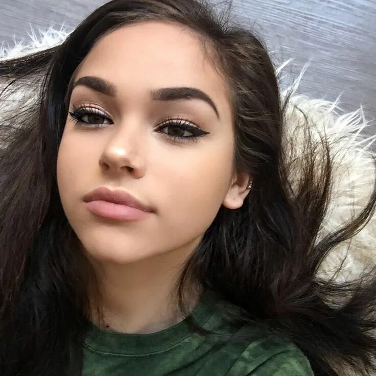 Красивый макияж 15 лет Pin by Dae Yunique on makeup Maggie lindemann, Beautiful face, Maggie