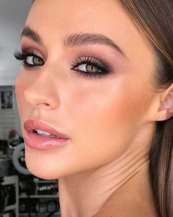 Красивый макияж 2024 пинтерест MIA CONNOR - MAKEUP/HAIR/EDUC on Instagram: "Up close with Kugis & the @fentybea