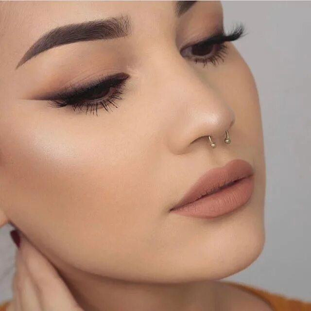 Красивый макияж без стрелка Flawless glam by ✨@byjeannine ✨! Love the smoked out liner, perfect brows, & mat