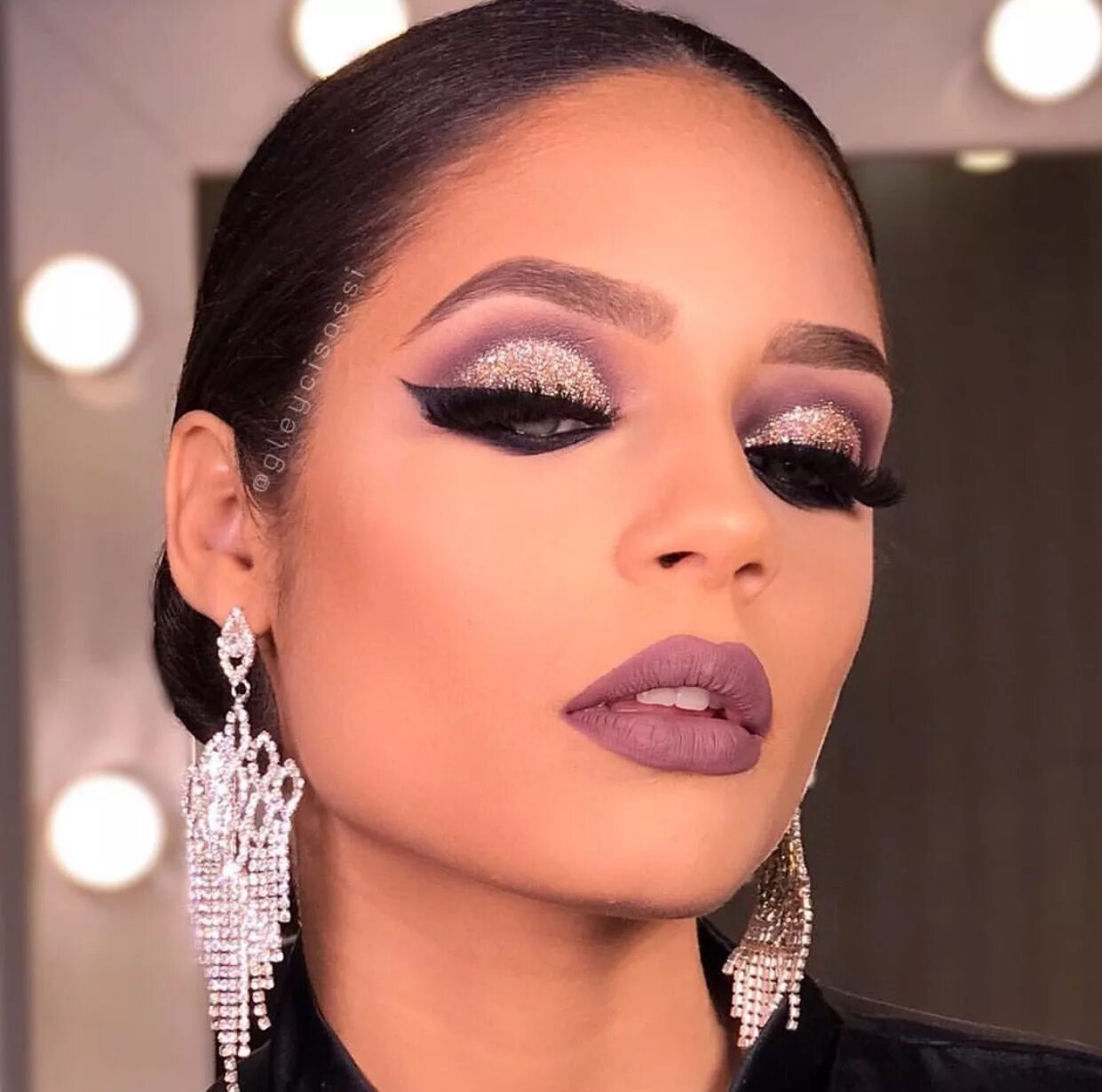 Красивый макияж блестящий Pin on * m a k e u p * Pink lips, Easter makeup, Makeup