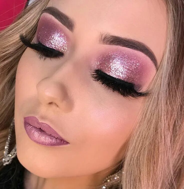 Красивый макияж блестящий Pin by Gabriela Barajas Ortega on maquillaje Pink eye makeup, Colorful makeup, E