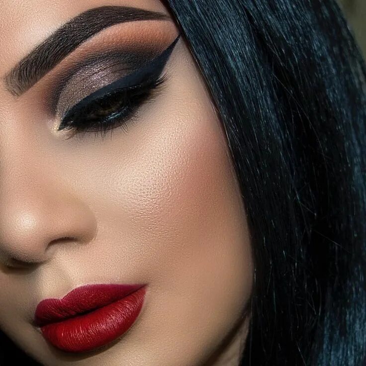 Красивый макияж черные волосы Noivas - batom vermelho Maquiagem batom vermelho, Maquiagem, Maquiagem marrom