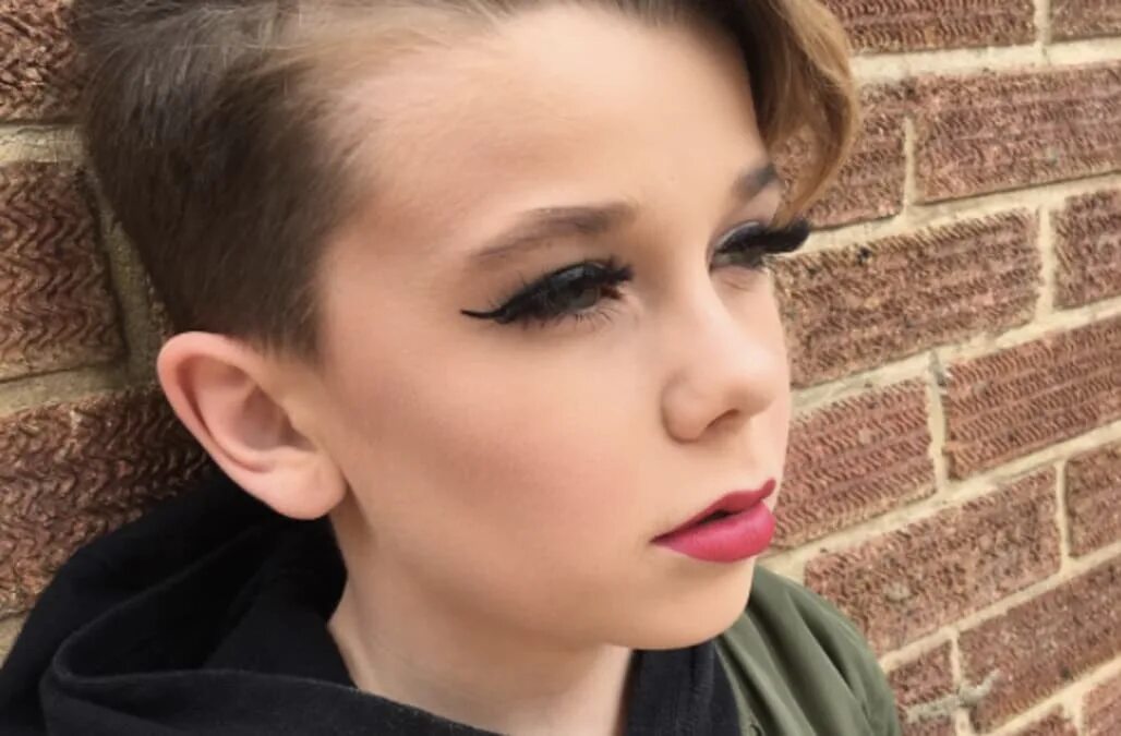 Красивый макияж для 10 лет This adorable 10-year-old boy's makeup tutorials are going viral