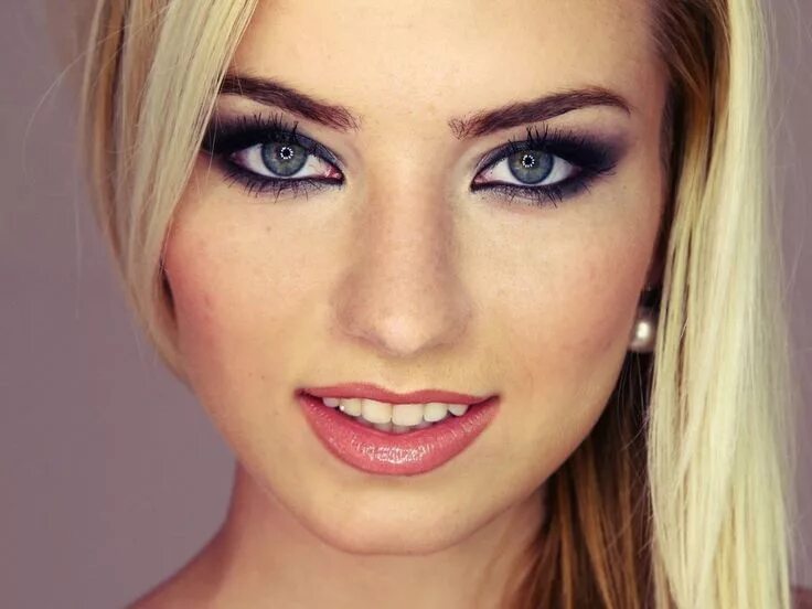 Красивый макияж для 4 класса Image result for makeup for dark hair and green eyes Makeup for blondes, Green e