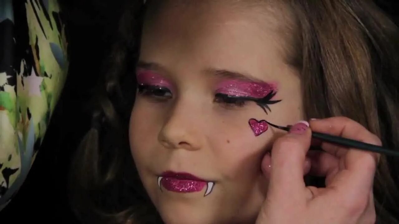 Красивый макияж для детей 8 лет Monster High Draculaura makeup tutorial - YouTube