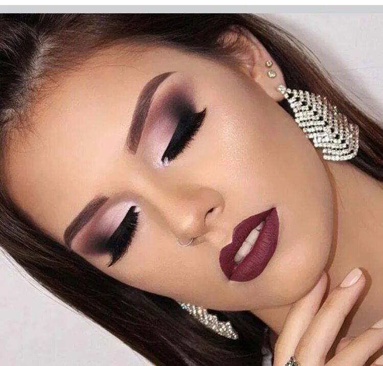 Красивый макияж глаз фото самый шикарный Purple eye look. Make sure if you use a color near your tear duct it is matte. i