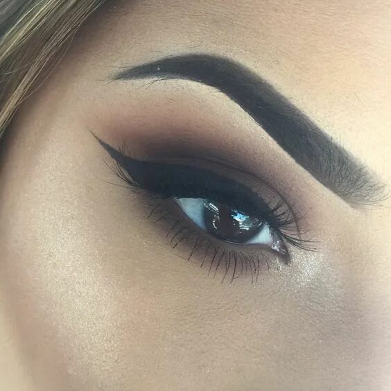 Красивый макияж глаз со стрелками Tumblr, Makeup and Dramatiska ögon on Pinterest Skin makeup, Makeup is life, Fac