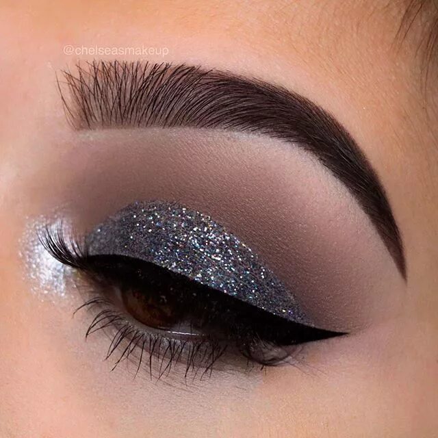 Красивый макияж глаз тенями Details of my Blue grey sparkle eye for the New Years Eve collab with @facedbyna