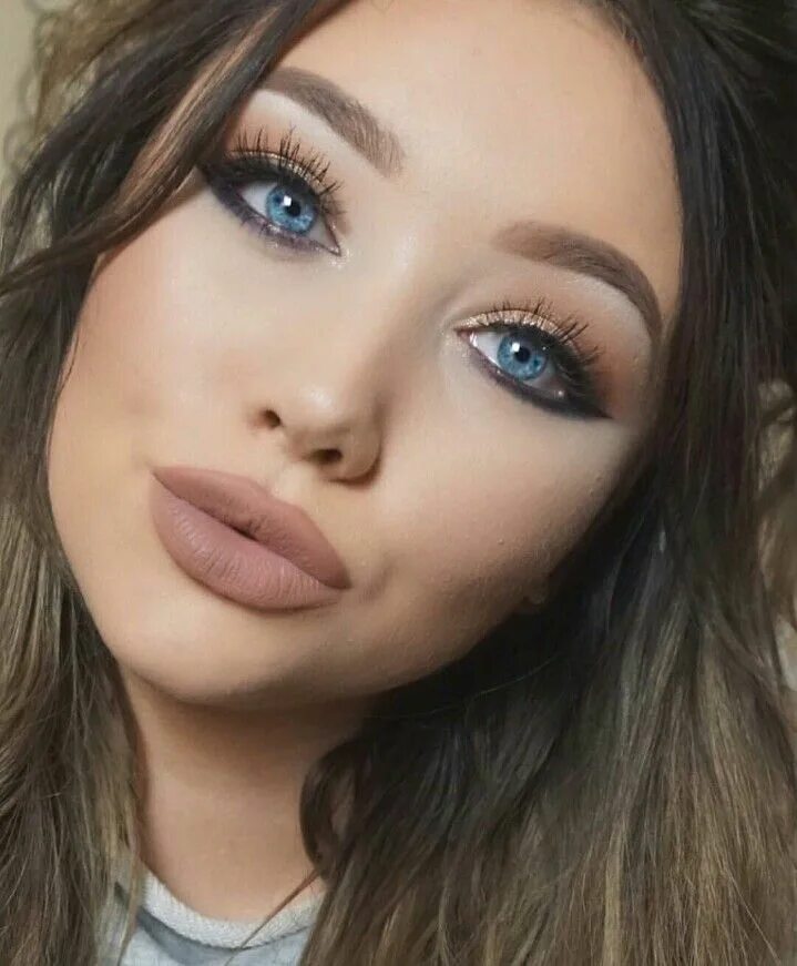 Красивый макияж голубых глаз фото Pin by Kiersten Pearson on makeup Makeup, Girls makeup, Beautiful lips
