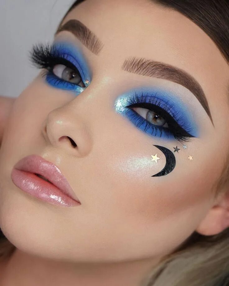 Красивый макияж голубых глаз фото Blue Moon Eyeshadow Palette Blue makeup, Creative eye makeup, Dramatic makeup