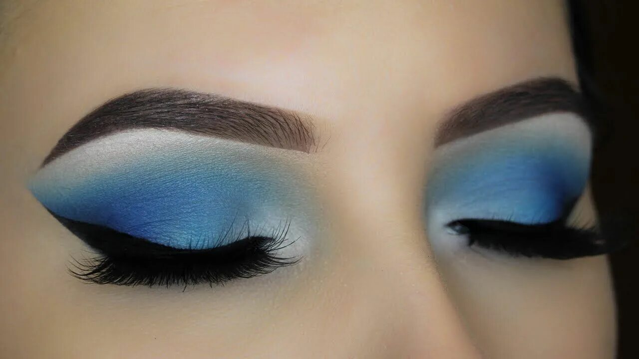 Красивый макияж голубыми тенями Blue Smokey Eye Makeup Tutorial #EyeMakeupNatural Smokey eye makeup tutorial, Bl