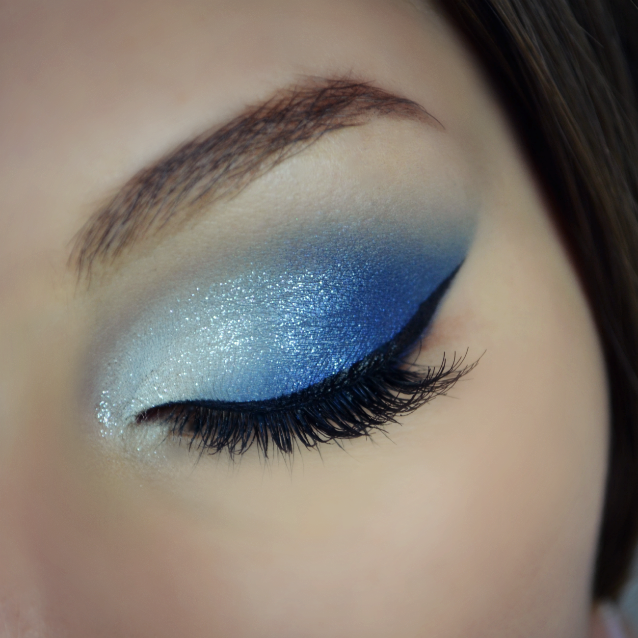 Красивый макияж голубыми тенями Make-up di Cenerentola: scopri come creare un trucco ispirato a Cinderella perfe