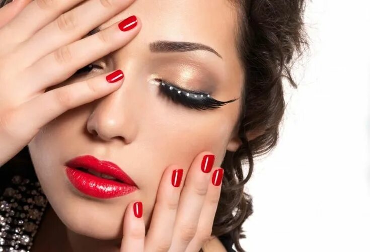 Красивый макияж и маникюр Offering classy hair style, you can change your entire look Creative eye makeup,