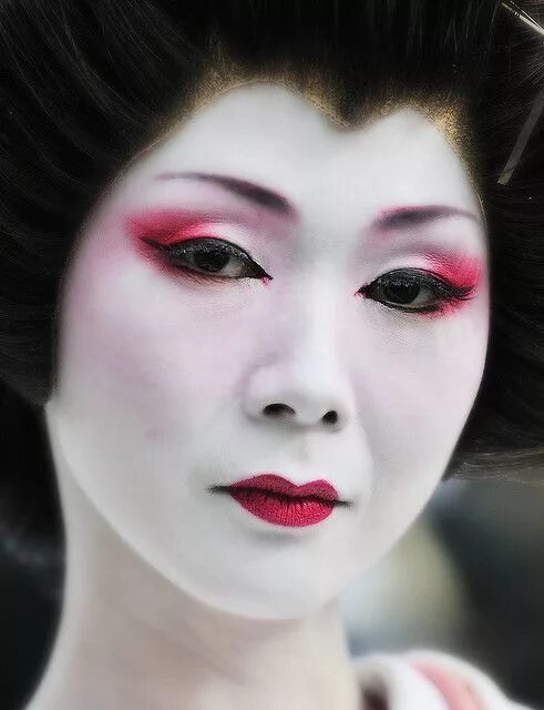 Красивый макияж китаянок Oiran Dochu - お い ら ん 道 中 Geisha makeup, Japanese makeup, Halloween makeup looks