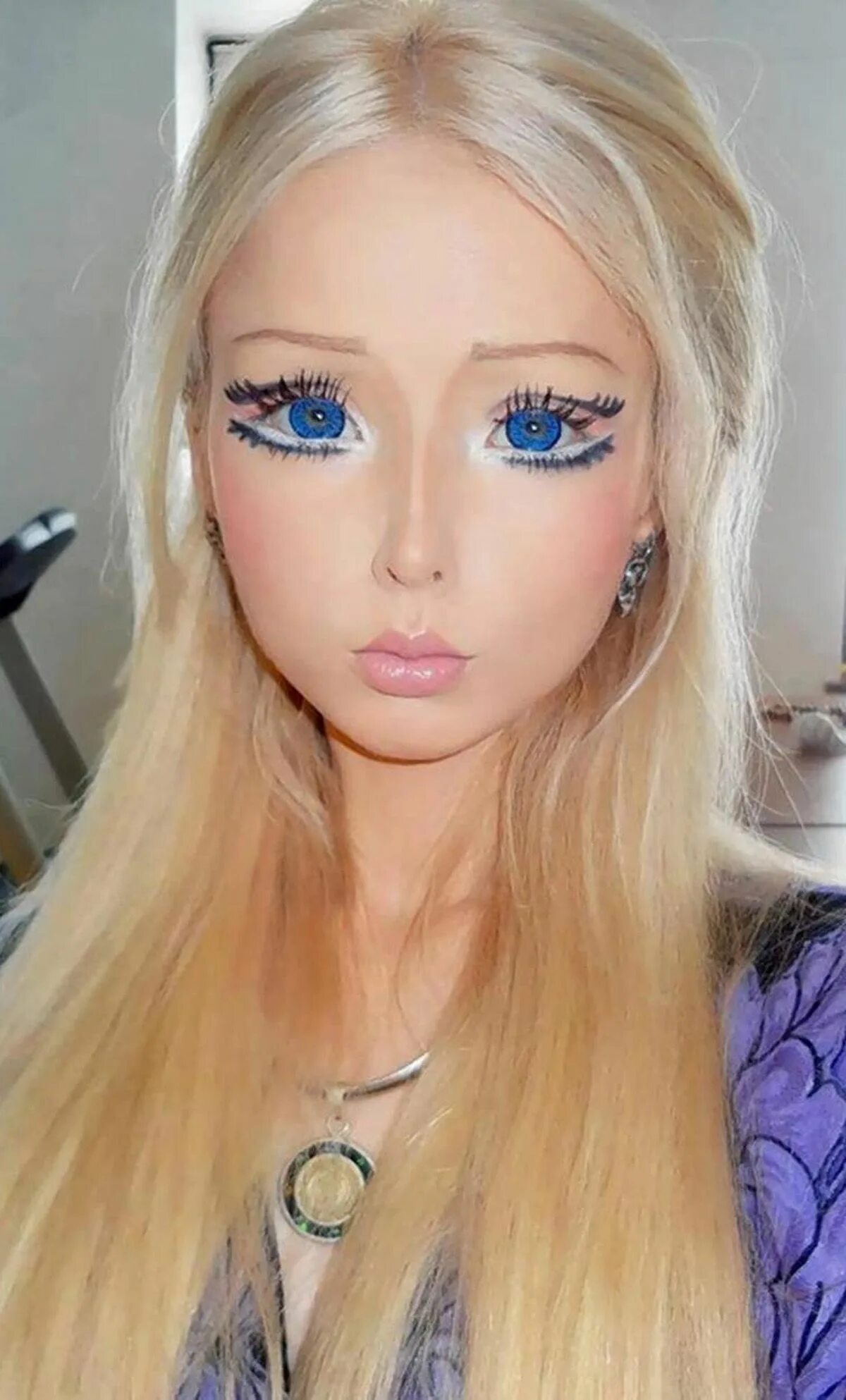 Красивый макияж куклы ViralNanoNews-Must-Know Trending Stories Human doll, Barbie makeup, Doll makeup