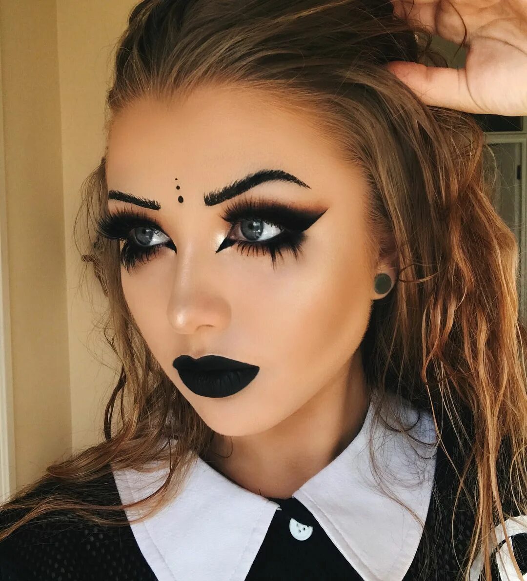 Красивый макияж на хелуин Image may contain: 1 person, closeup Halloween makeup pretty, Cool halloween mak