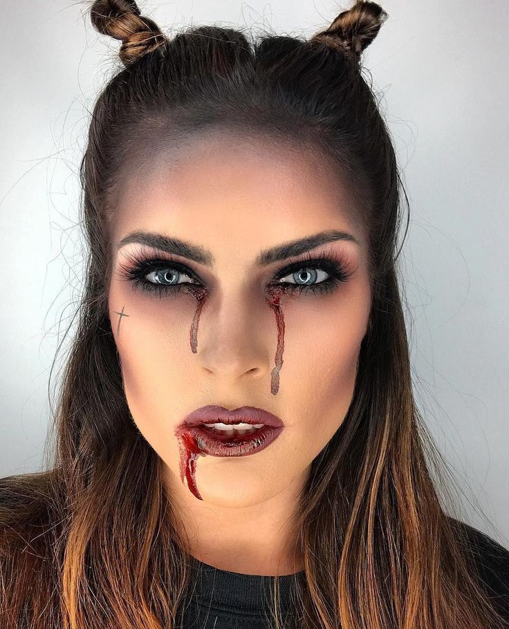 Красивый макияж на хелуин 10 Easy Ways to Do Devil Makeup for Halloween 2018 Byrdie #makeupideas Halloween